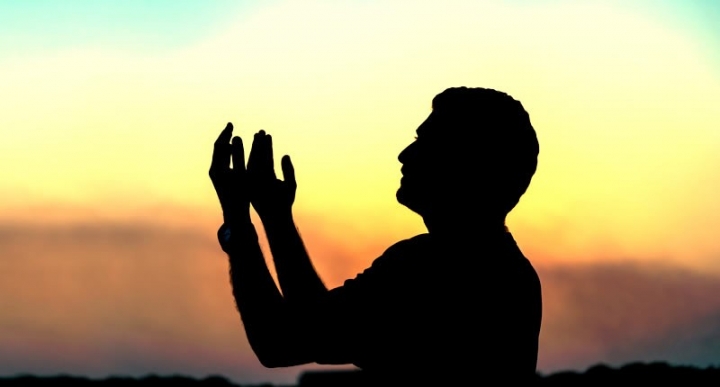 Yâ Rabbi… Birbirimizle uğraşmakla ömrü heder edip, hakikatten gâfil olarak bu dünyadan ayrılmaktan bizi koru!.. Bize, sevdiklerinde açığa çıkardığın fiil ve davranışları nasip et! Yâ Rabbi… Birbirimizle uğraşmakla ömrü heder edip, hakikatten gâfil olarak bu dünyadan ayrılmaktan bizi koru!.. Bize, sevdiklerinde açığa çıkardığın fiil ve davranışları nasip et!